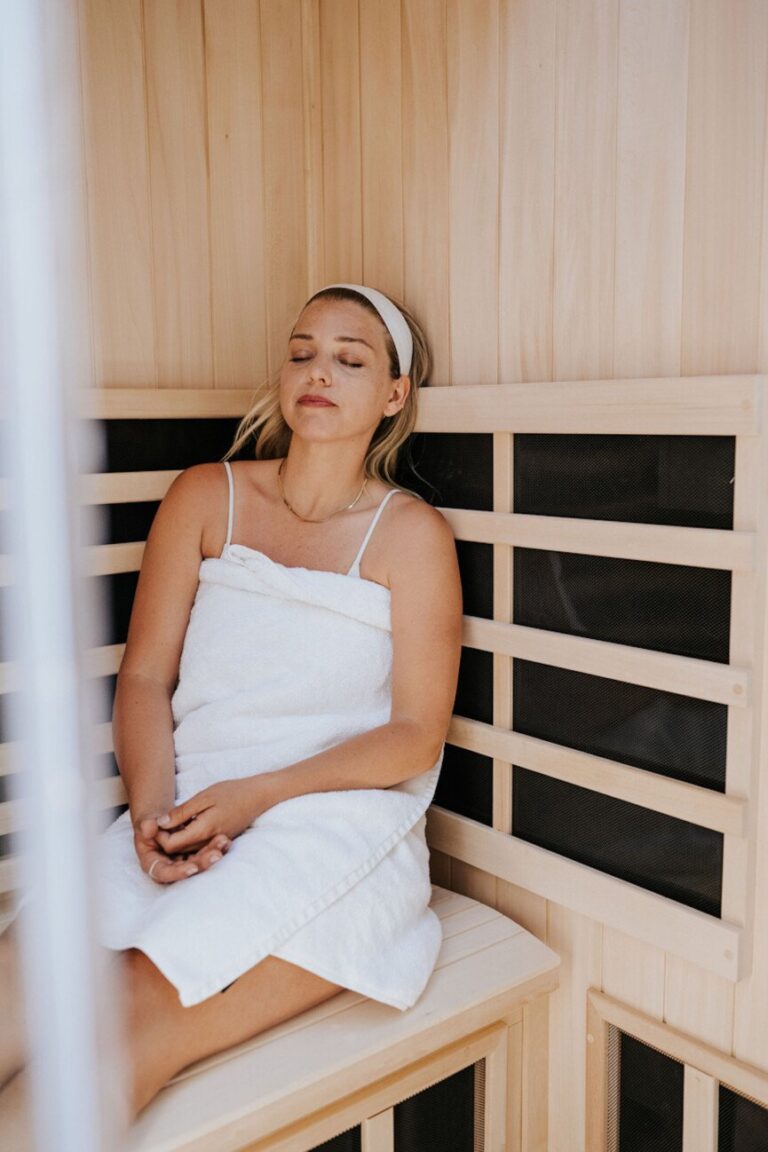 woman in sauna 865x1298