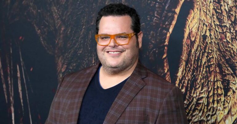 Josh Gad Breaks Down SNL Auditions Working With Kevin Spacey in Memoir 1