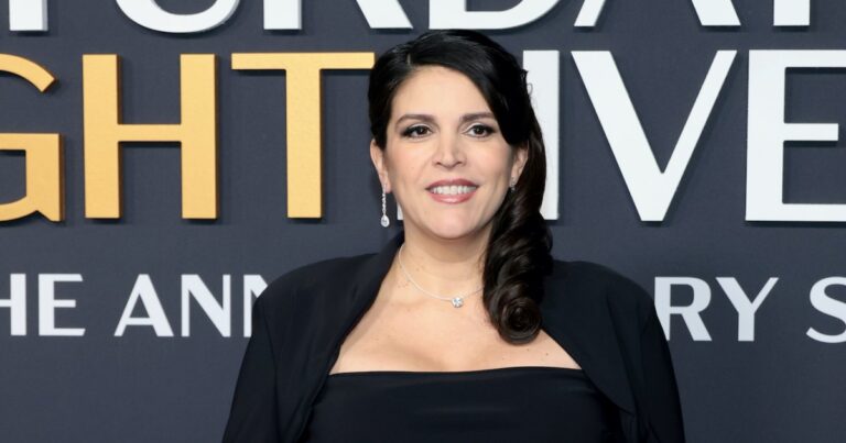 GettyImages 2200057532 SNL Alum Cecily Strong Debuts Her Baby Bump on Red Carpet