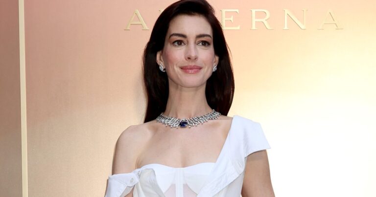 Love The Viral Gap Dress Seen On Anne Hathaway You Need This 35 Lookalike