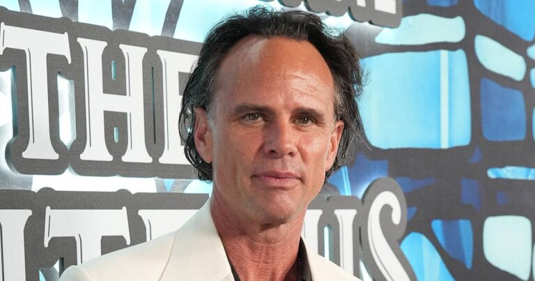 White Lotus Walton Goggins Kicks Off His Mornings With Coffee in the Nude 01 2025